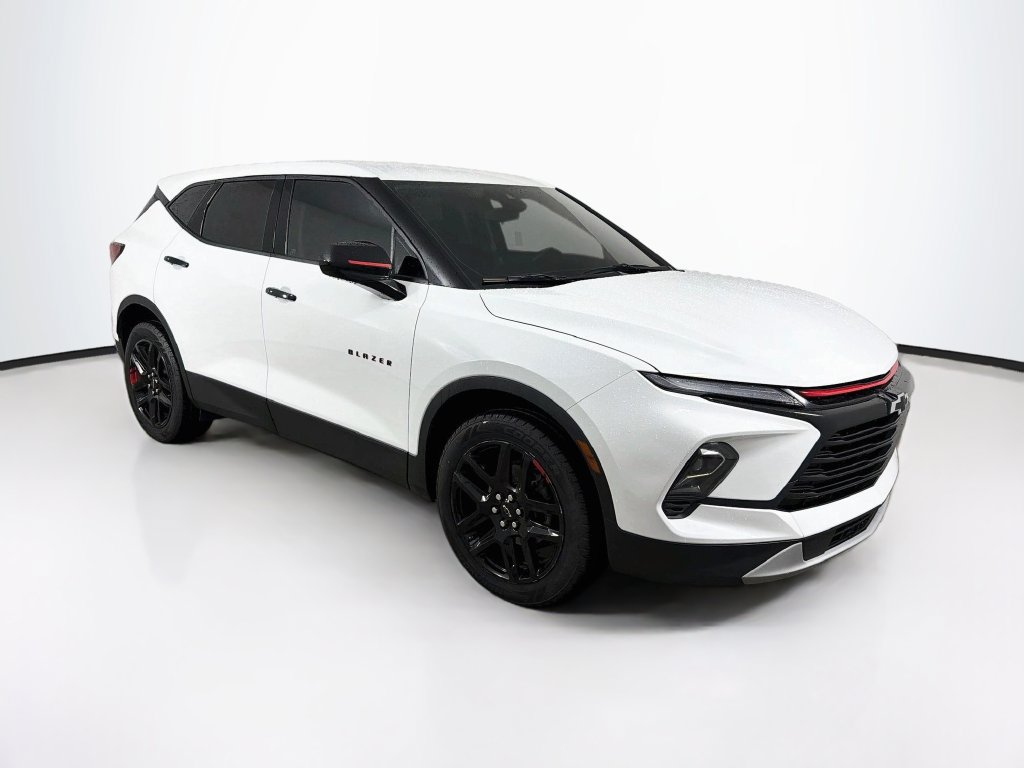 Used 2023 Chevrolet Blazer LT AWD/4WD image 3