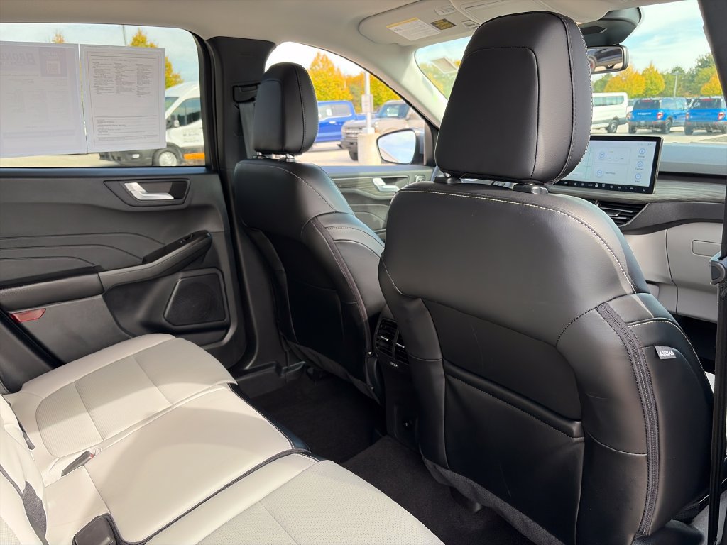 Used 2024 Ford Escape Platinum AWD/4WD image 31