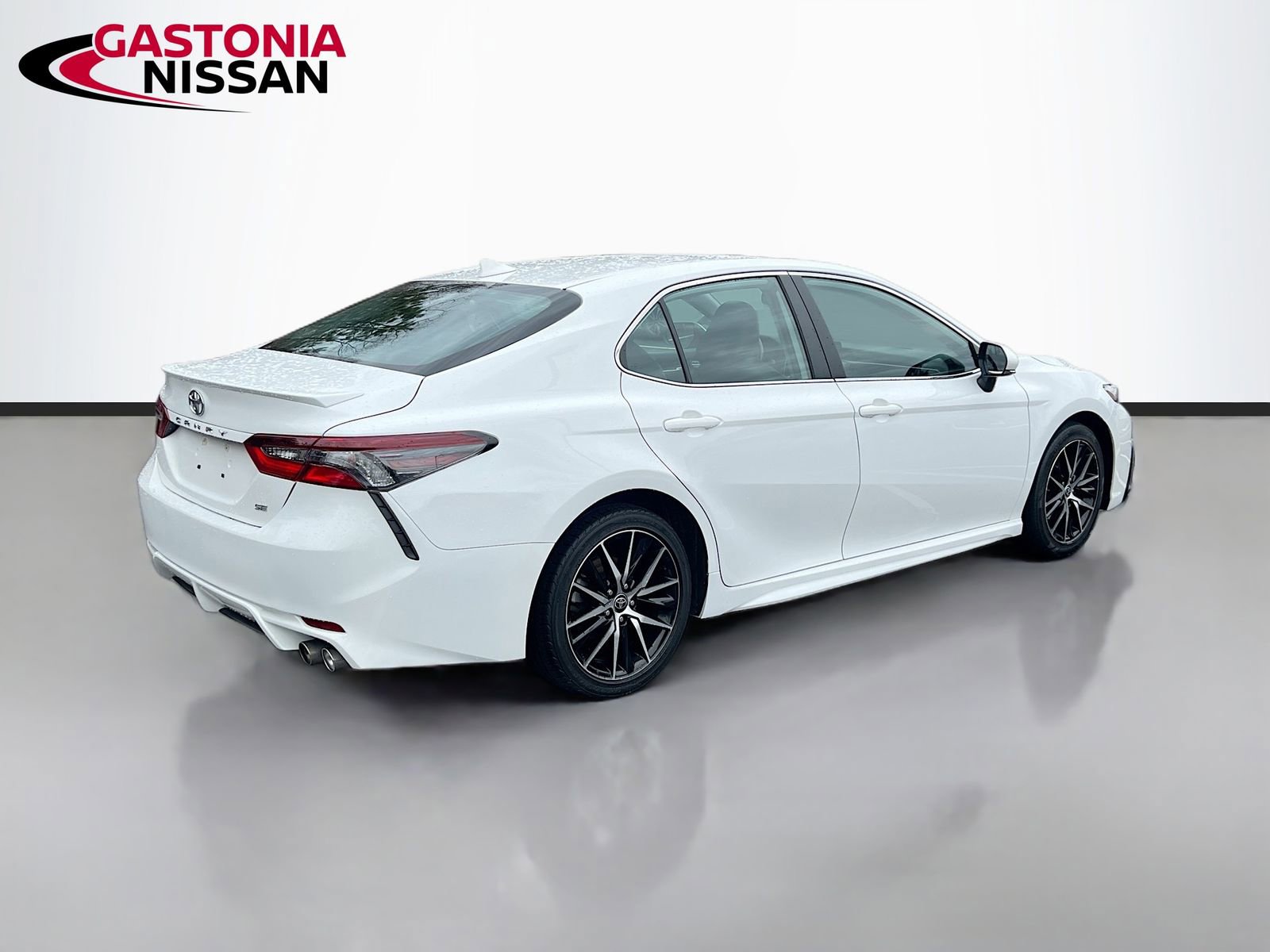 Used 2023 Toyota Camry SE image 9