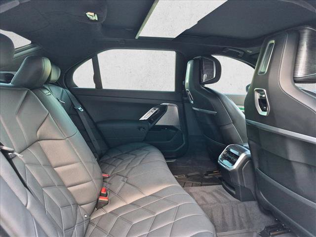 Certified 2025 BMW 760i xDrive w/ Executive Package AWD/4WD image 21