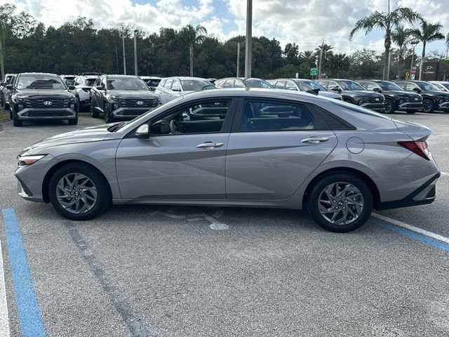 Certified 2024 Hyundai Elantra SEL image 9