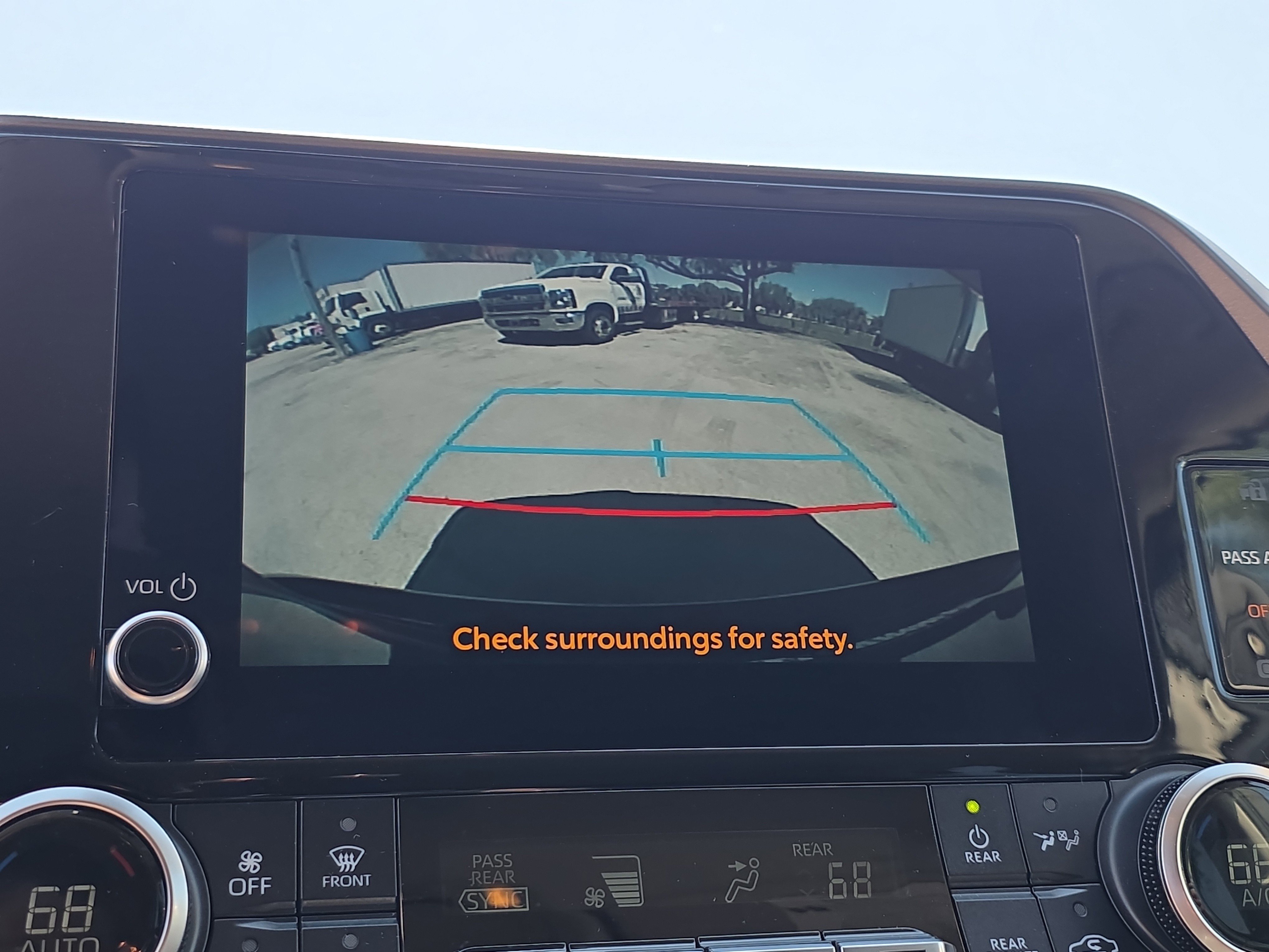 Used 2024 Toyota Highlander LE FWD image 32
