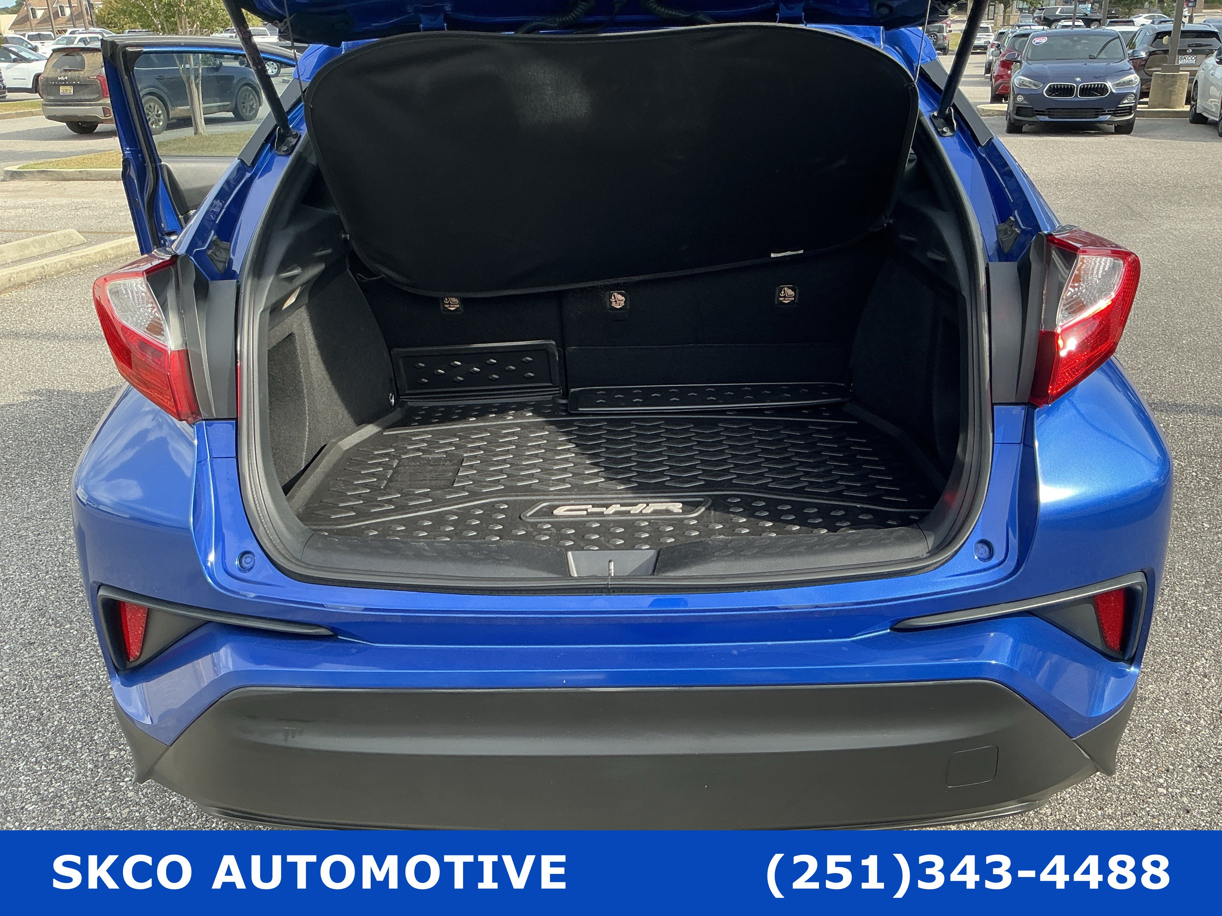 Used 2020 Toyota C-HR XLE FWD image 4