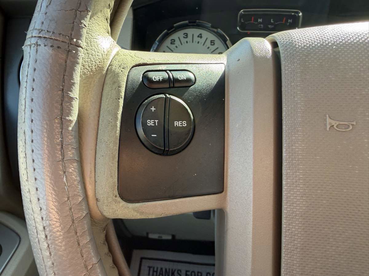 Used 2013 Ford Expedition XLT image 32