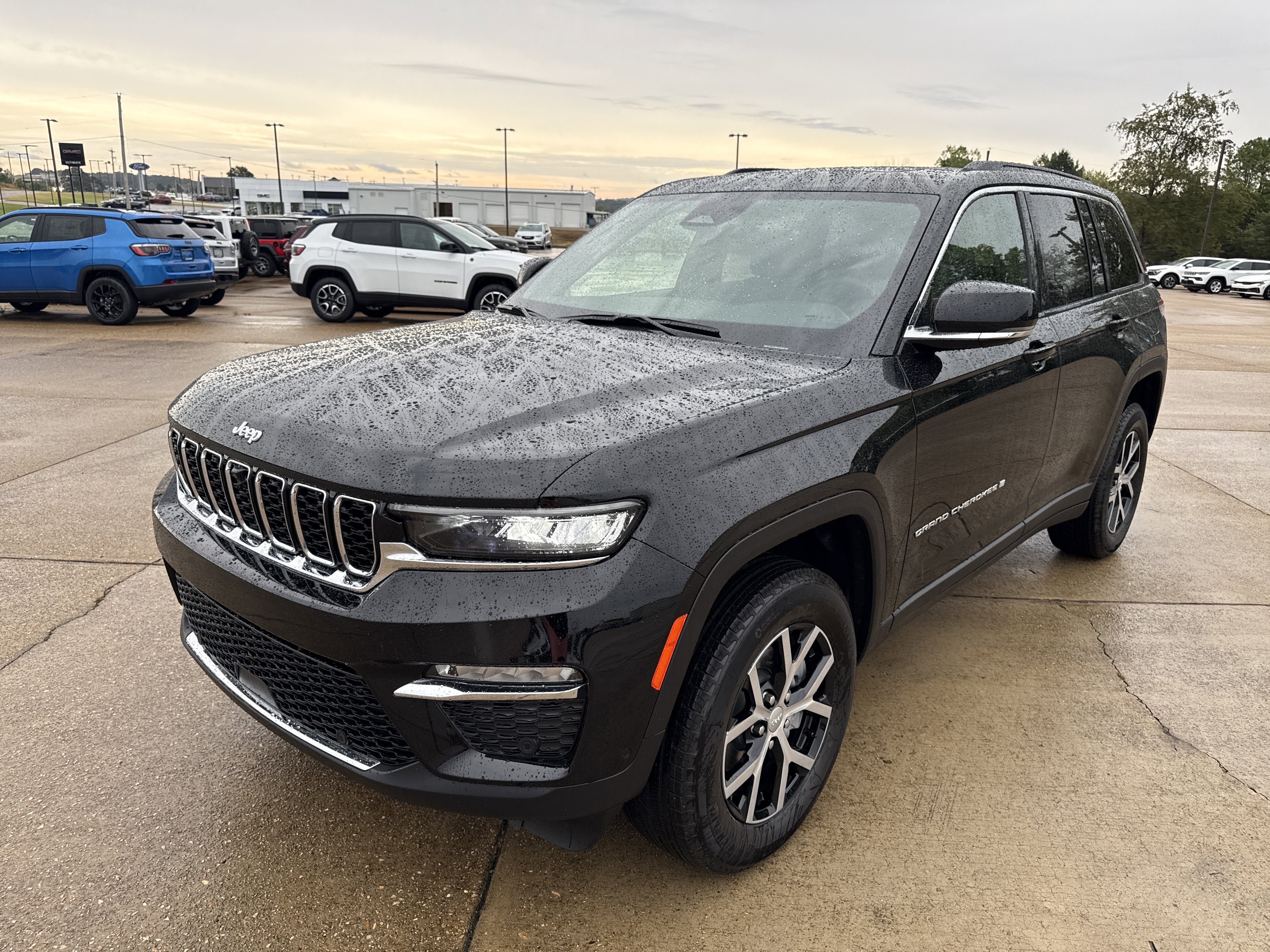 New 2025 Jeep Grand Cherokee Limited w/ Luxury Tech Group II image 2