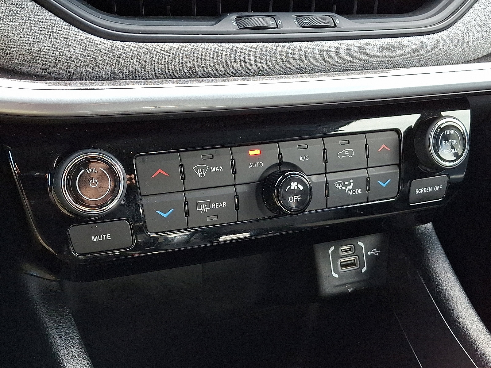 Certified 2022 Jeep Compass Latitude w/ Convenience Group AWD/4WD image 16