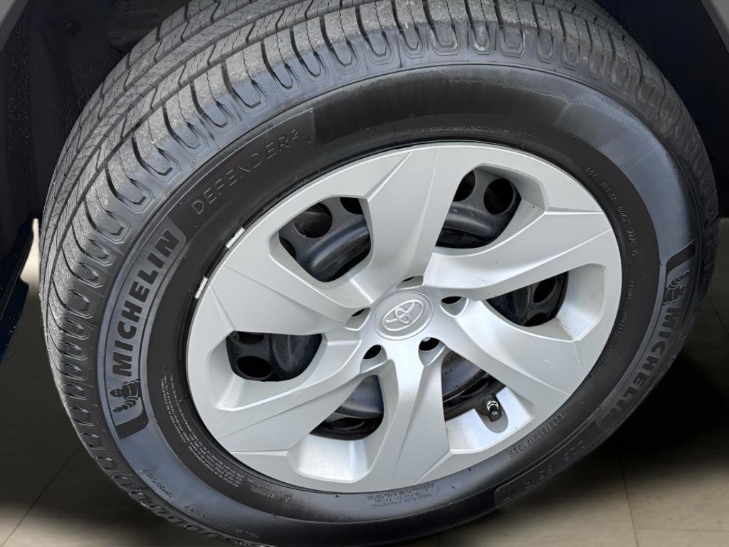 Used 2020 Toyota RAV4 LE image 20