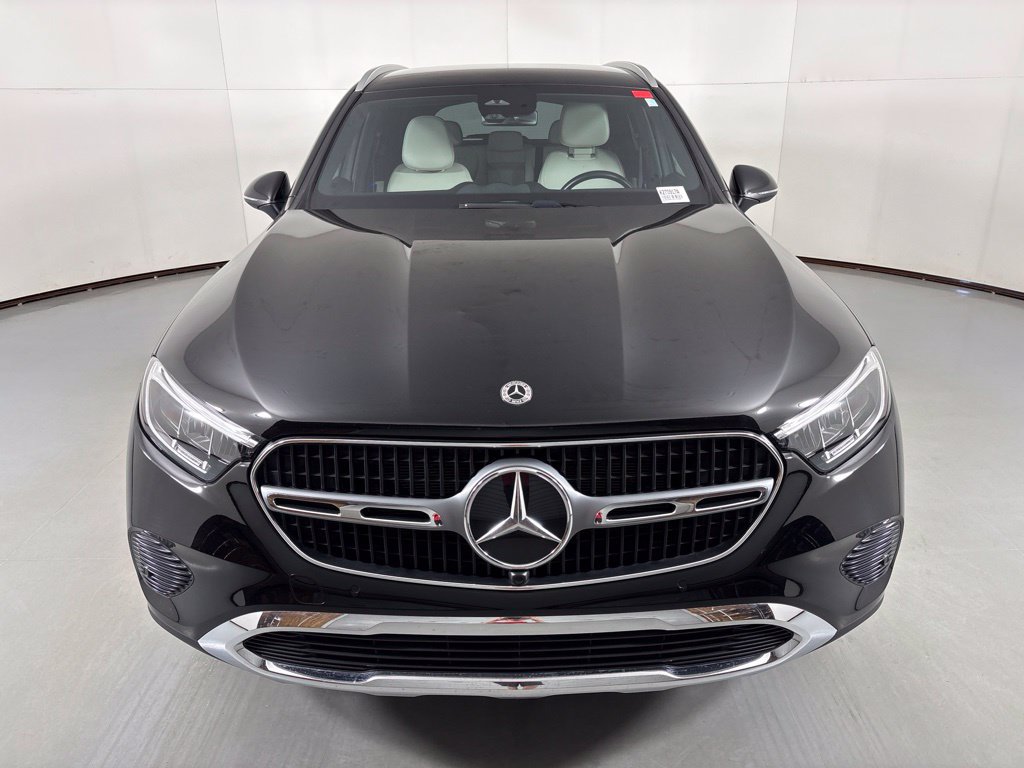 Used 2025 Mercedes-Benz GLC 300 image 3