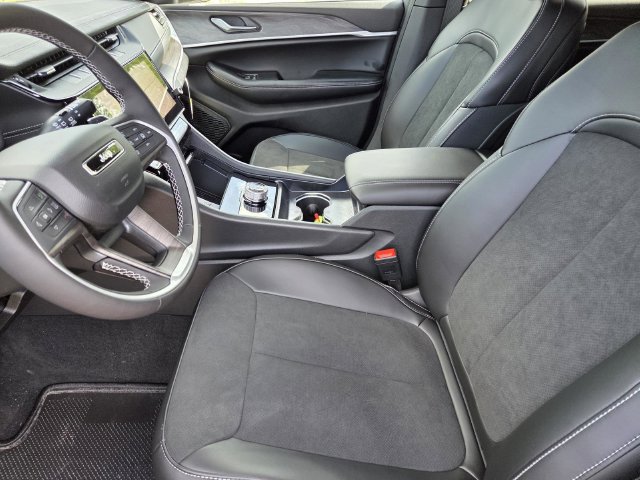 New 2026 Jeep Grand Cherokee L 2WD image 23