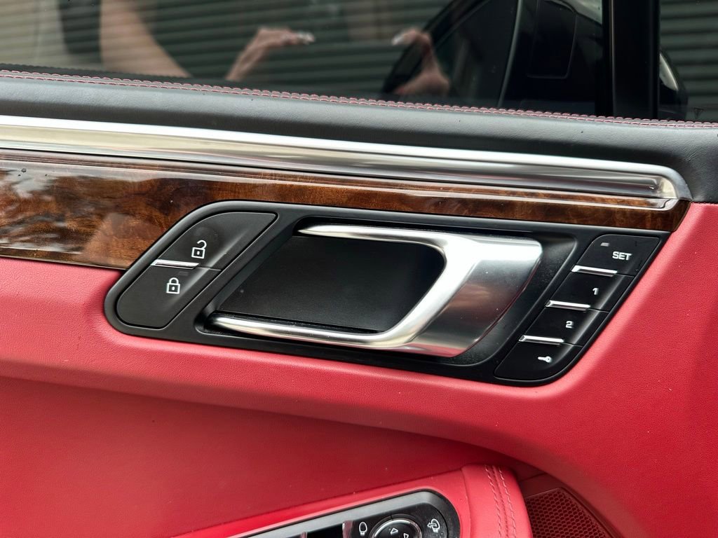 Certified 2023 Porsche Macan S AWD/4WD image 21
