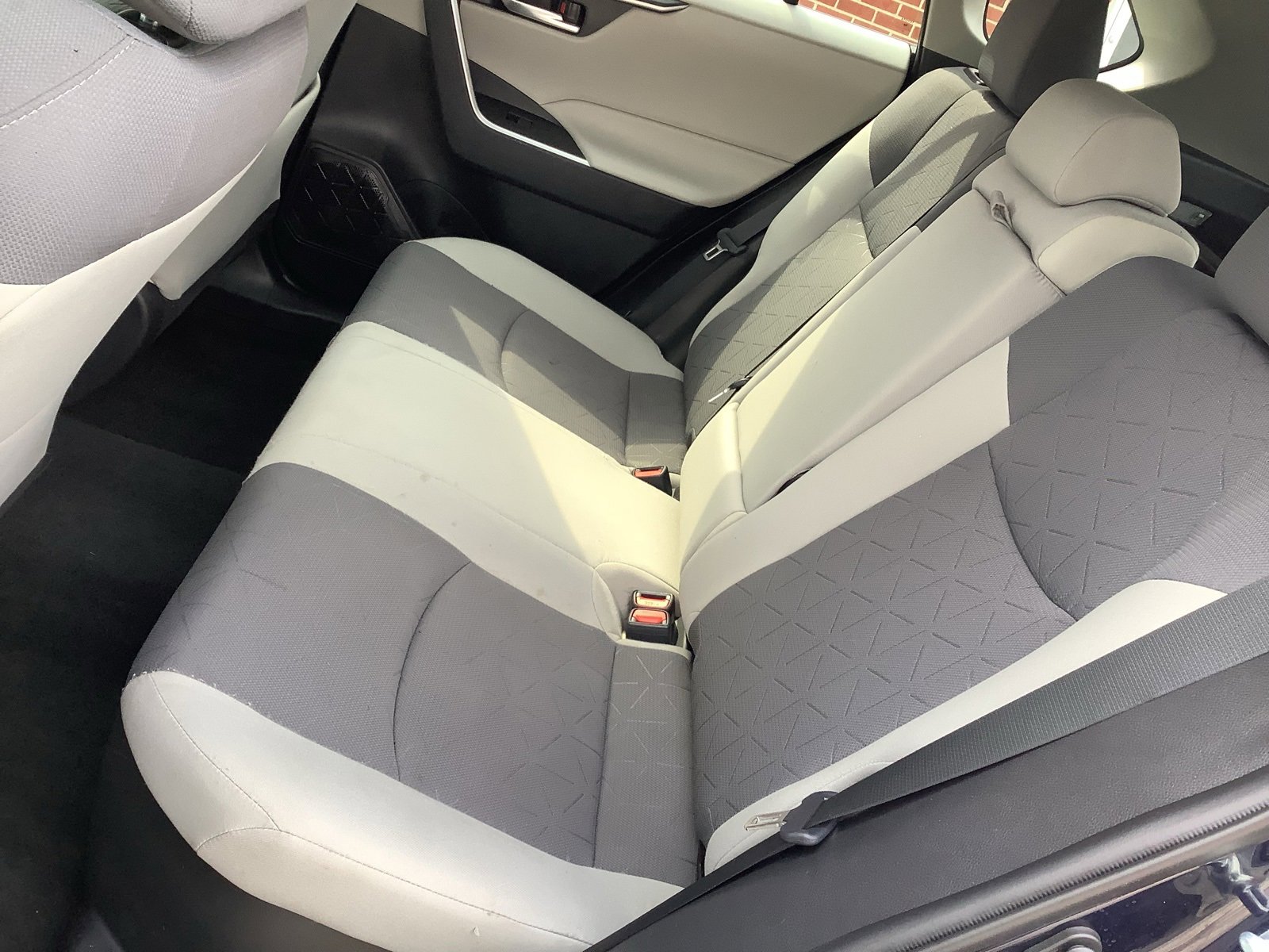 Used 2021 Toyota RAV4 XLE w/ Convenience Package image 9