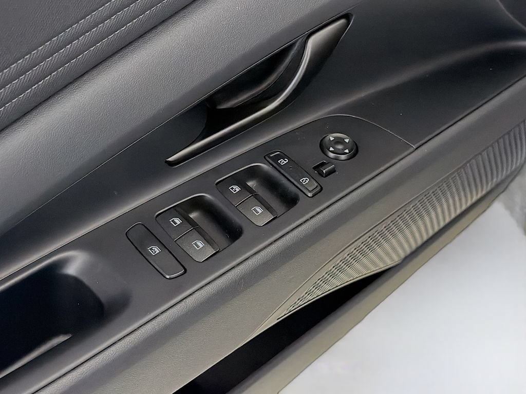 Used 2025 Hyundai Elantra Sport FWD image 20