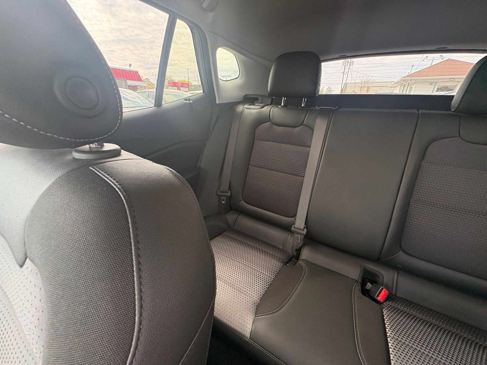 Used 2025 Chevrolet Trax LT image 38