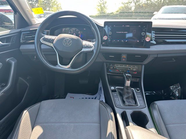 Used 2025 Volkswagen Jetta SE FWD image 14