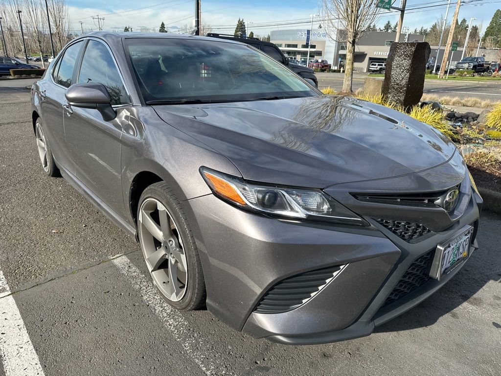 Used 2018 Toyota Camry SE image 3