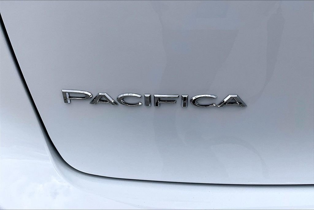 New 2026 Chrysler Pacifica Select FWD image 25