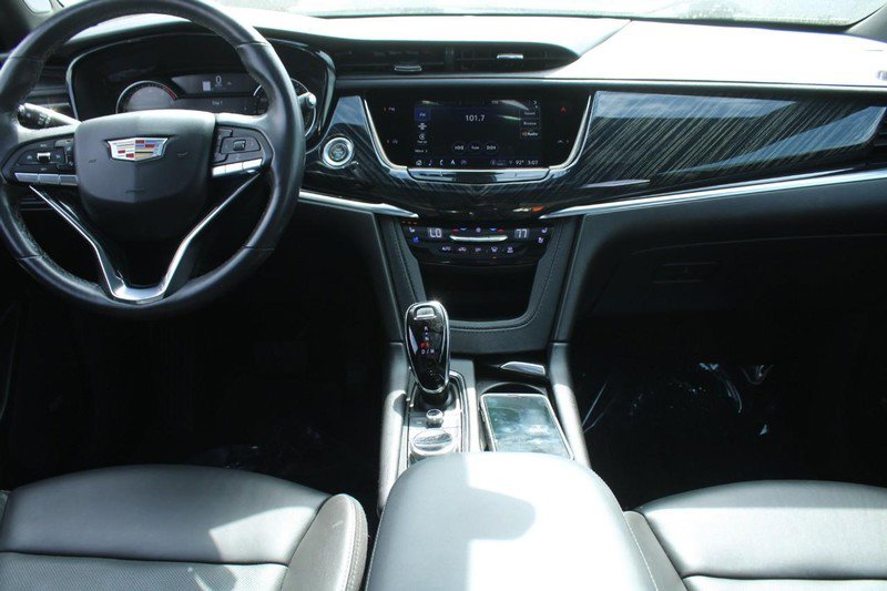Used 2024 Cadillac XT6 Premium Luxury AWD/4WD image 13