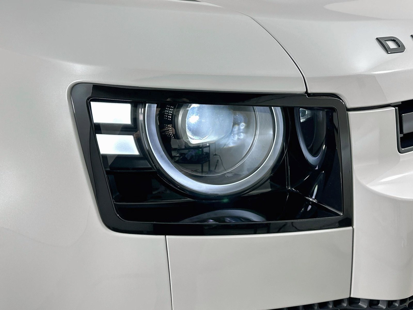 New 2026 Land Rover Defender 110 X-Dynamic SE AWD/4WD image 10