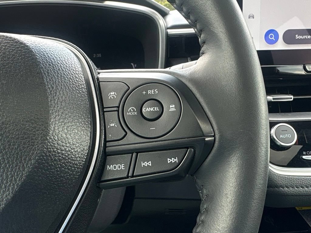 Used 2025 Toyota Corolla XSE FWD image 33