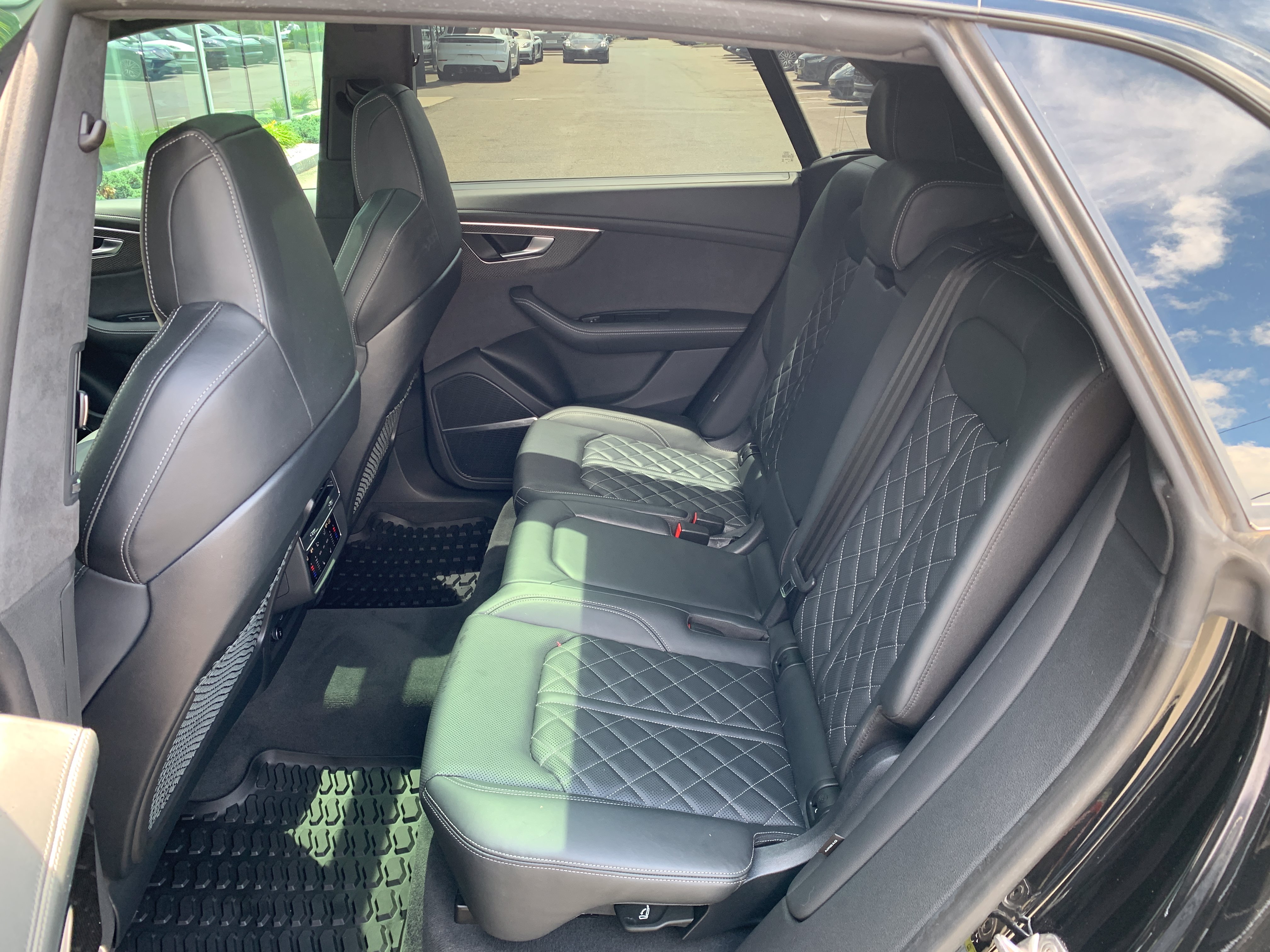 Certified 2023 Audi SQ8 Premium Plus w/ SQ8 Luxury Package AWD/4WD image 18