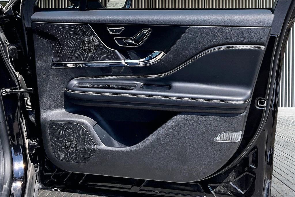 Used 2023 Lincoln Corsair AWD w/ Equipment Group 101A image 24