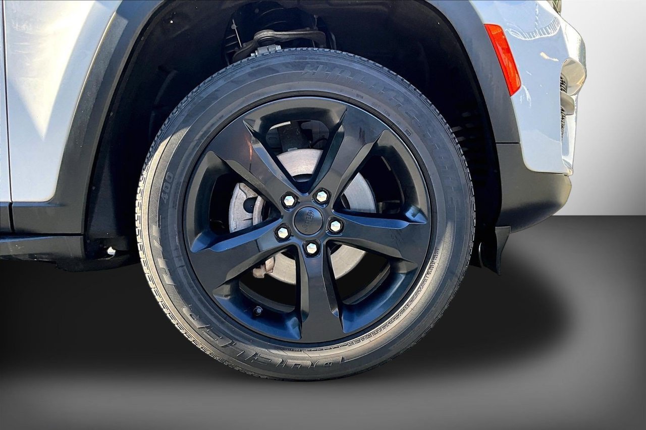 Certified 2023 Jeep Grand Cherokee Altitude AWD/4WD image 30