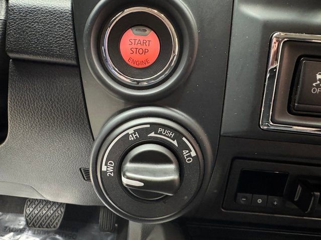 Used 2024 Nissan Titan SV w/ SV Convenience Package image 3
