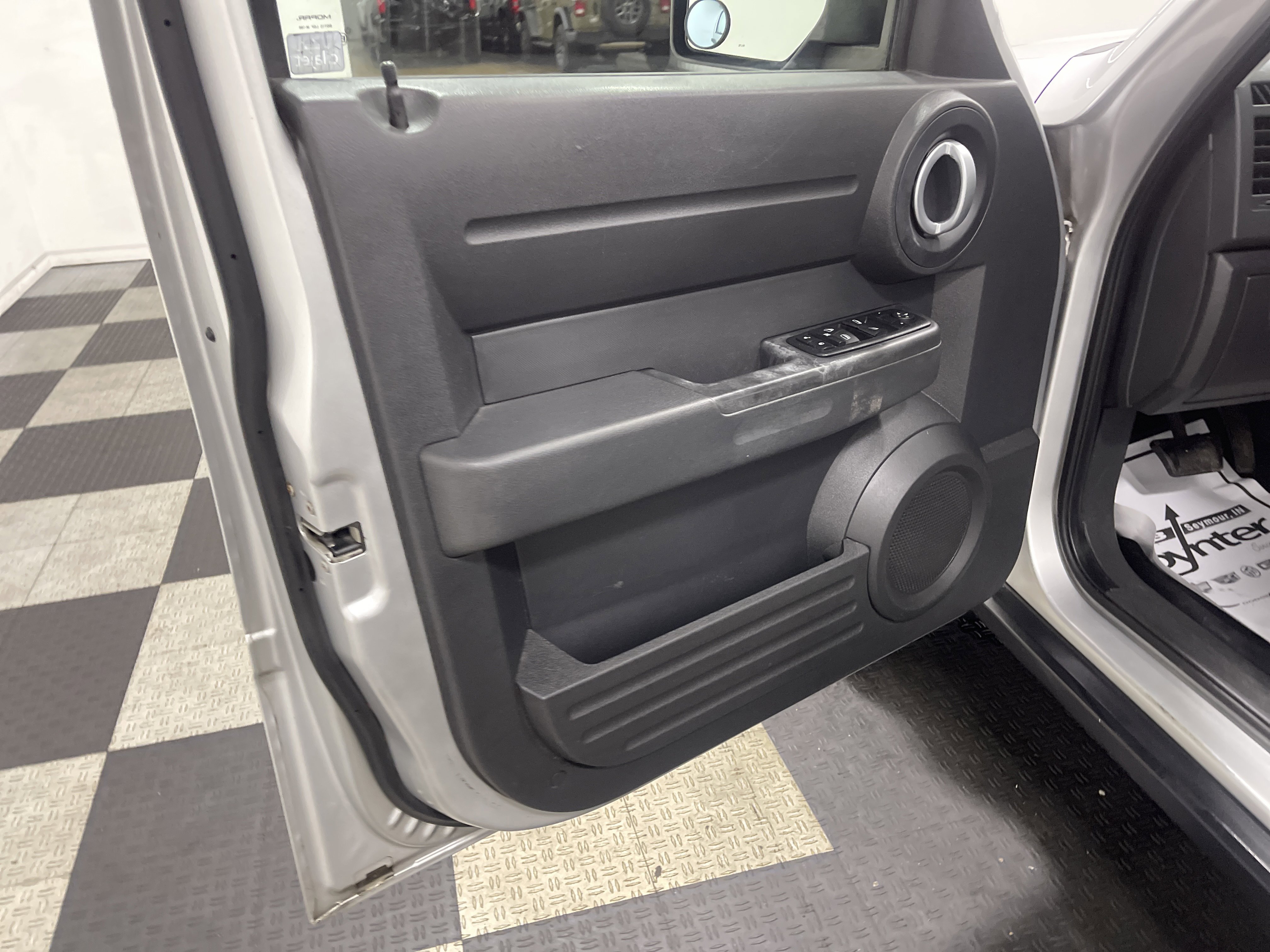 Used 2008 Dodge Nitro SXT AWD/4WD image 10