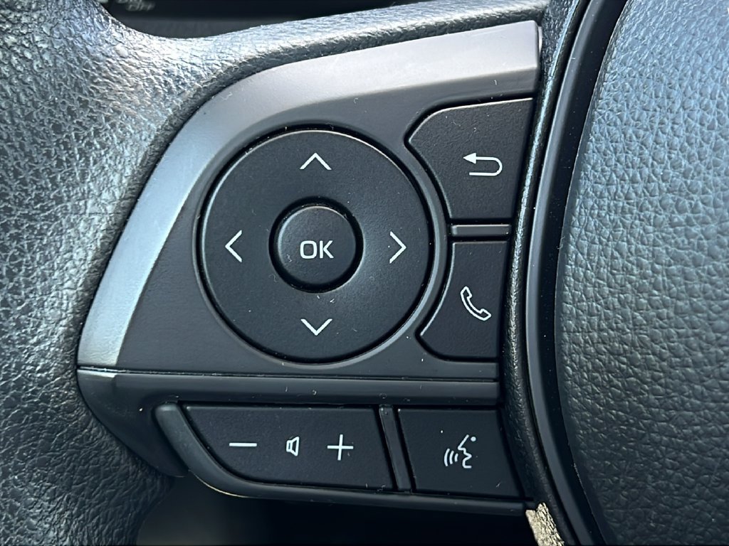Used 2025 Toyota Corolla LE FWD image 18