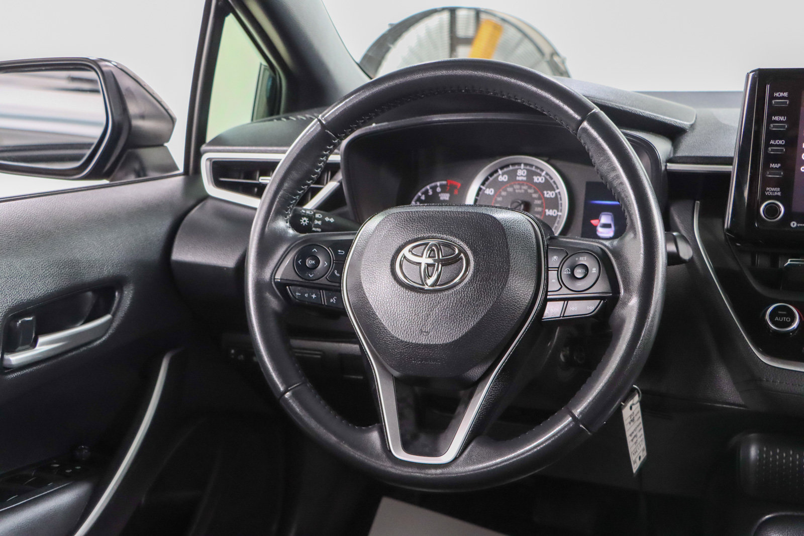 Used 2022 Toyota Corolla SE FWD image 12