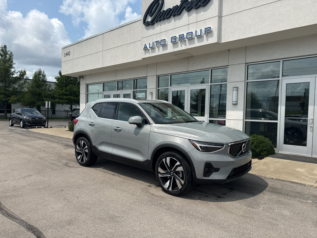 Used 2025 Volvo XC40 B5 Ultra