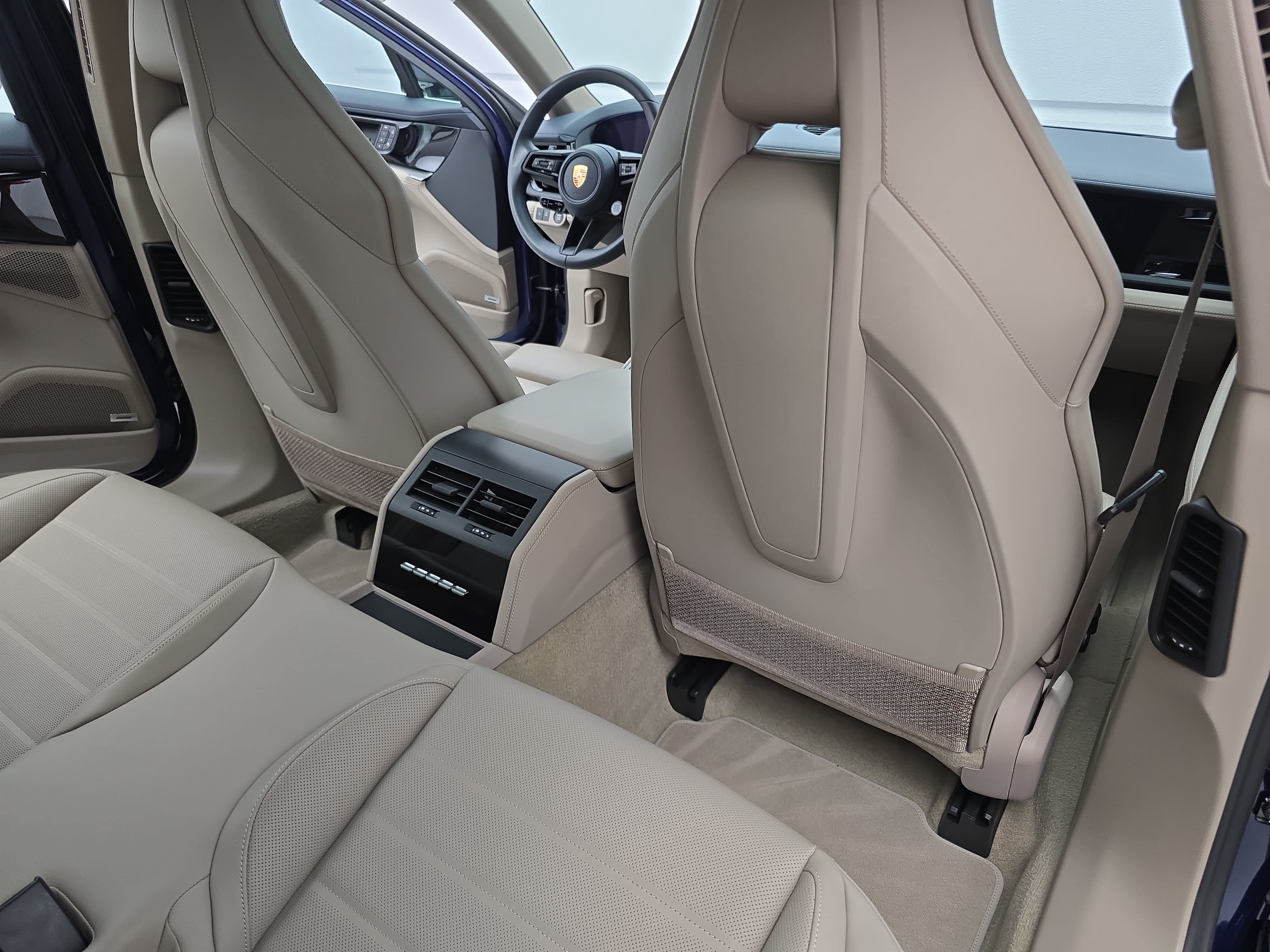 Certified 2026 Porsche Panamera image 13