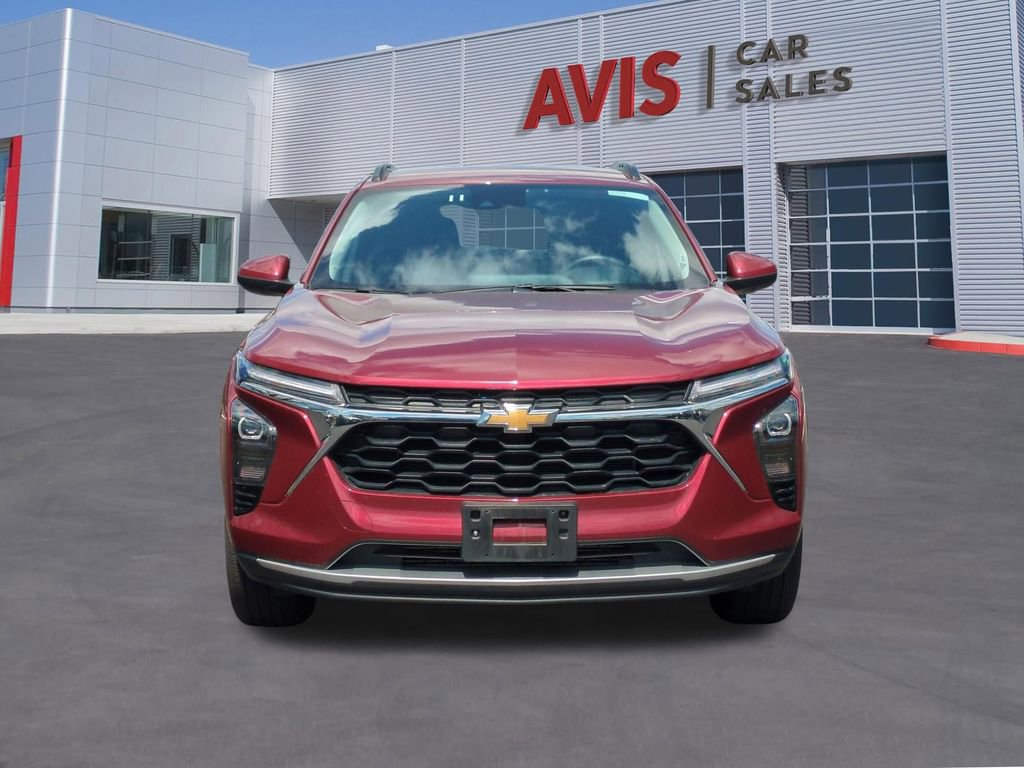 Used 2025 Chevrolet Trax LT w/ LT Convenience Package FWD image 2