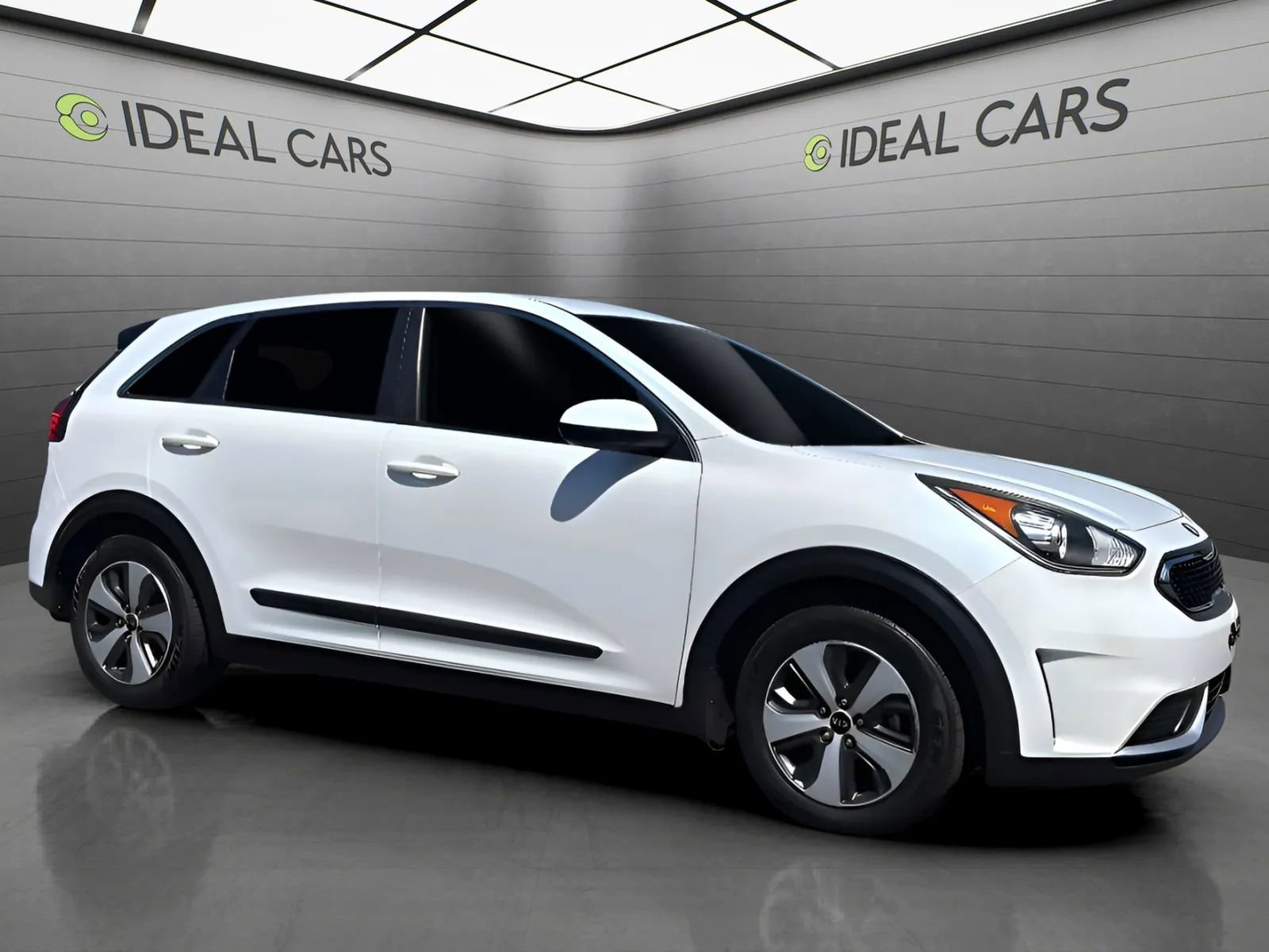 Used 2017 Kia Niro FE FWD image 3