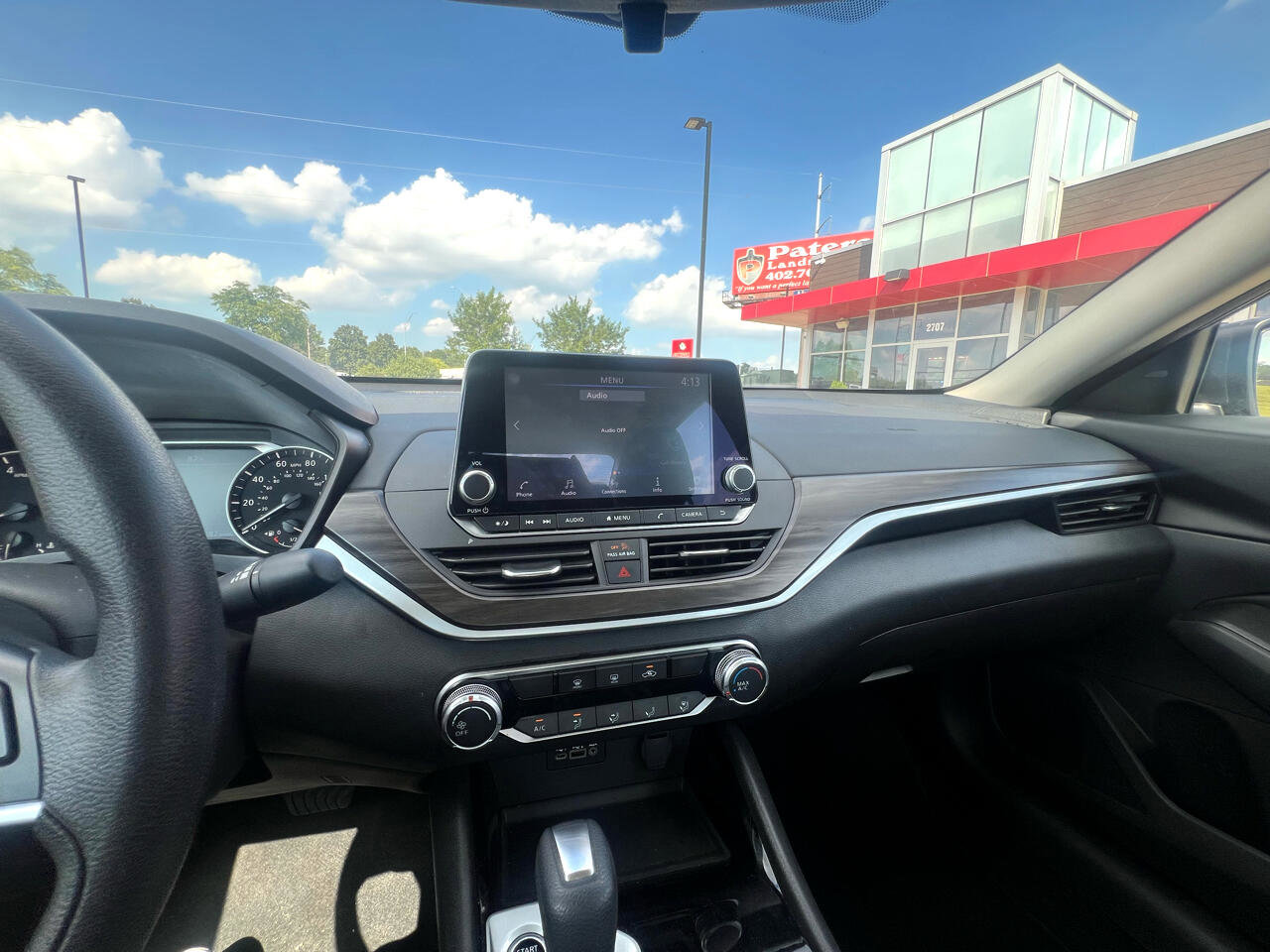 Used 2024 Nissan Altima 2.5 SV image 14