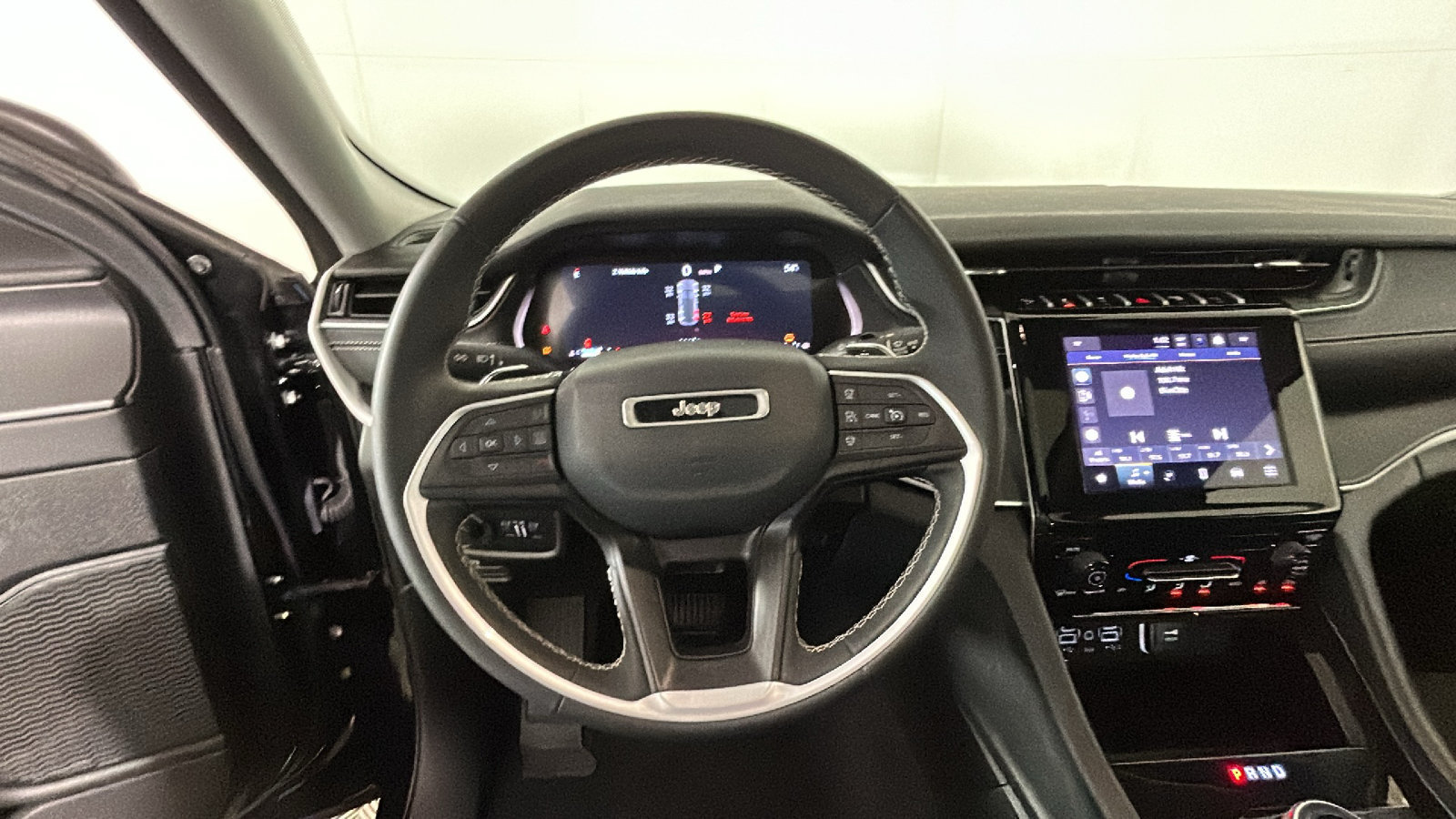 Used 2024 Jeep Grand Cherokee Laredo X AWD/4WD image 18