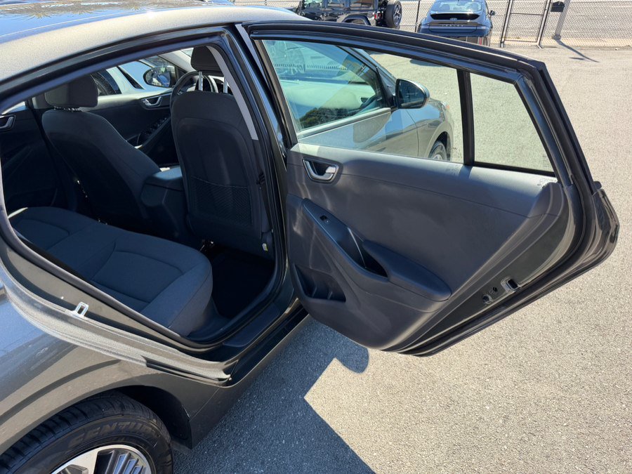 Used 2022 Hyundai Ioniq SE FWD image 37