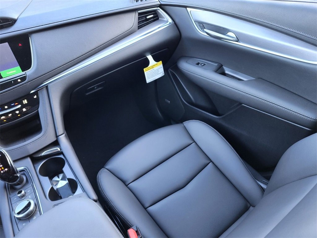 New 2026 Cadillac XT5 Luxury image 13