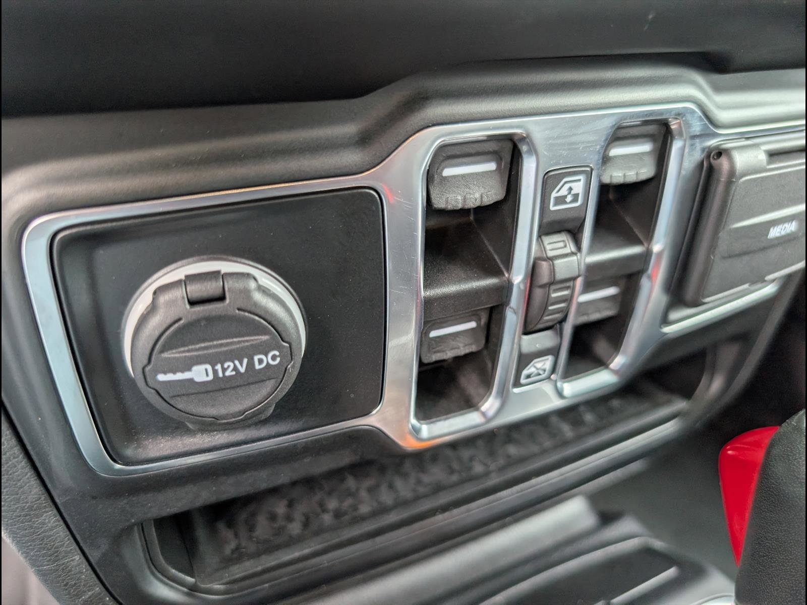 Used 2023 Jeep Wrangler Unlimited Sahara w/ Cold Weather Group image 15