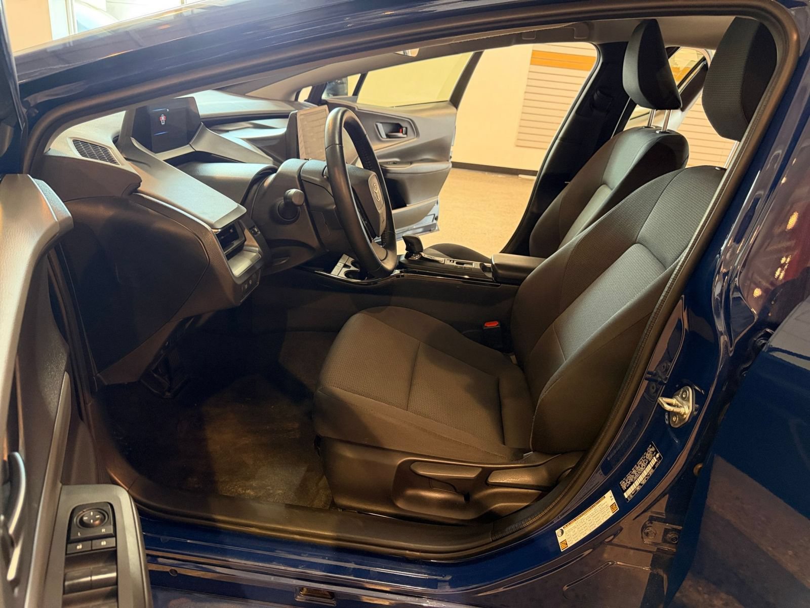Used 2025 Toyota Prius LE FWD image 25