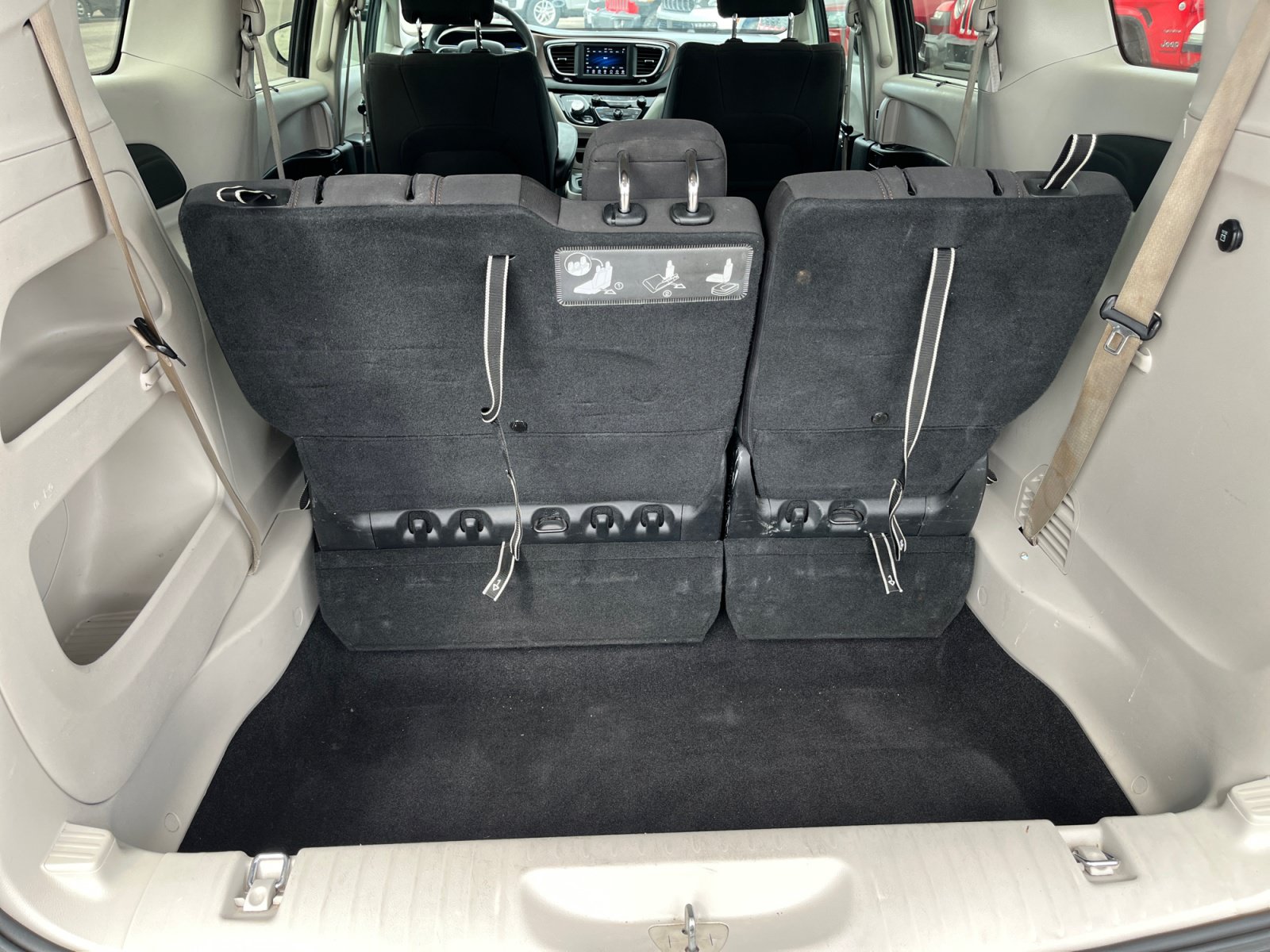 Used 2018 Chrysler Pacifica Touring Plus w/ Tire & Wheel Group FWD image 26