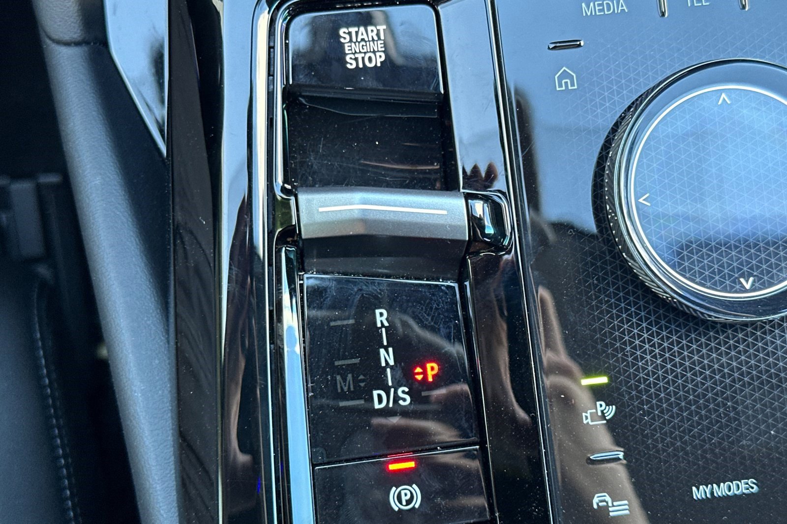 Used 2025 BMW 530i w/ Premium Package image 28