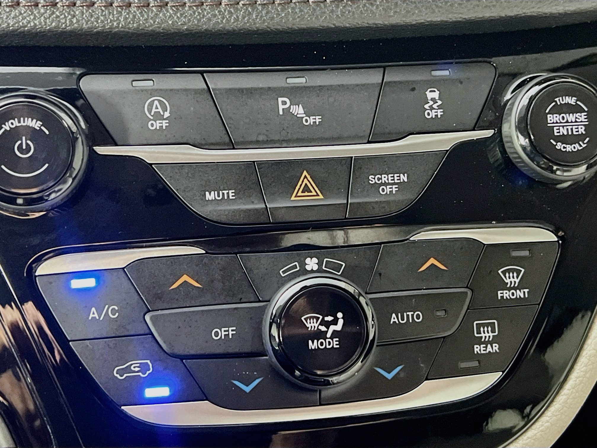 Used 2020 Chrysler Pacifica Limited FWD image 26