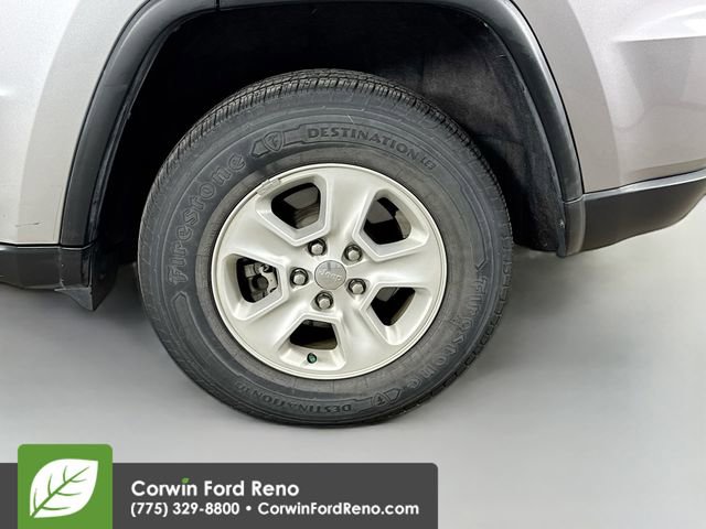 Used 2015 Jeep Grand Cherokee Laredo w/ Quick Order Package 23E image 30