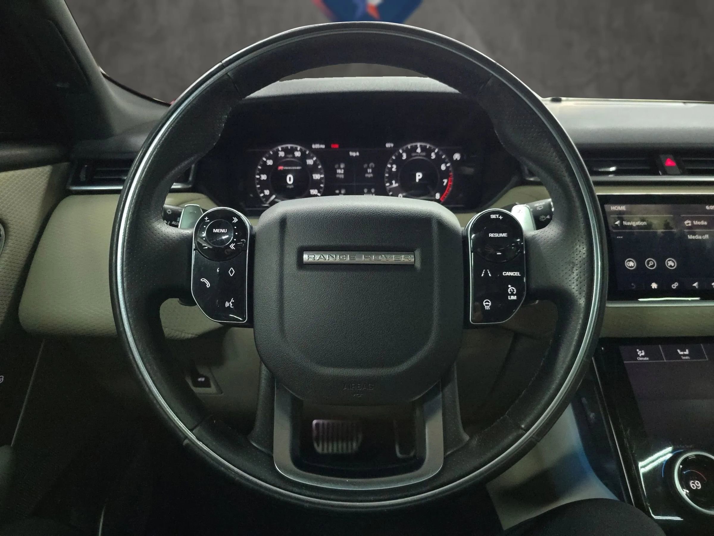 Used 2018 Land Rover Range Rover Velar R-Dynamic SE image 40