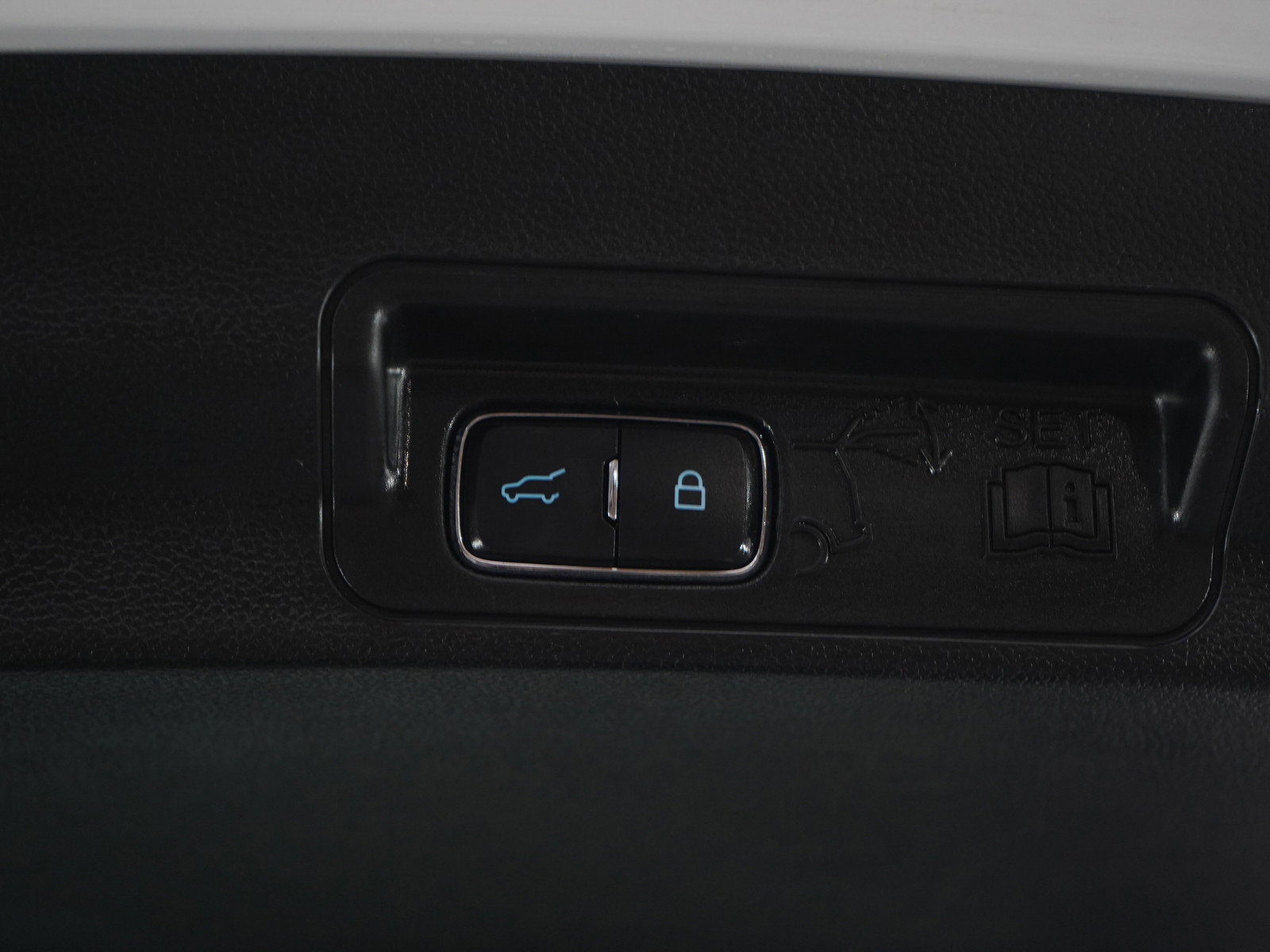 Used 2024 Ford Explorer XLT image 20