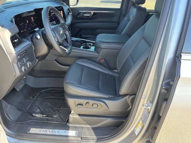 Certified 2025 Chevrolet Suburban LT w/ Comfort Package AWD/4WD image 23
