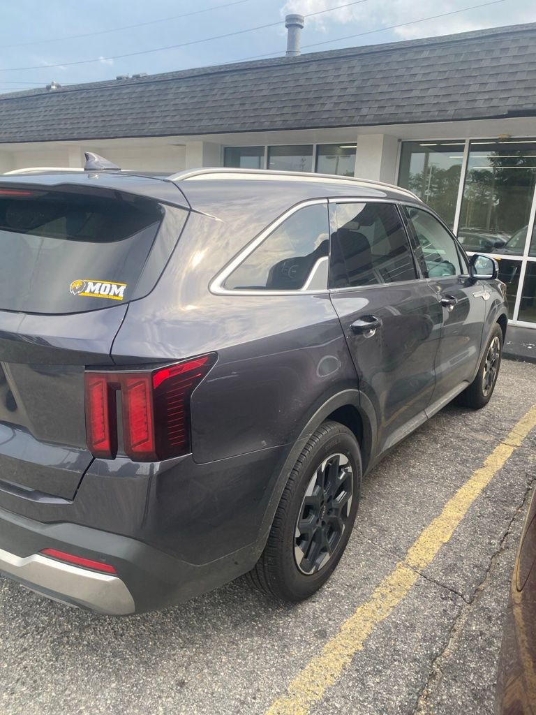 Used 2025 Kia Sorento S w/ Panoramic Sunroof Package FWD image 3