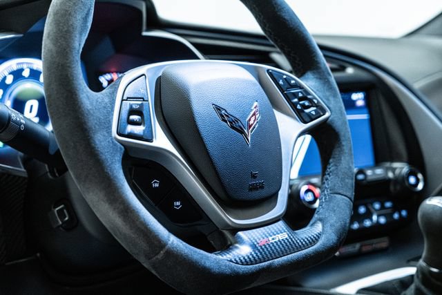 Used 2015 Chevrolet Corvette Z06 w/ 3LZ Preferred Equipment Group RWD image 24
