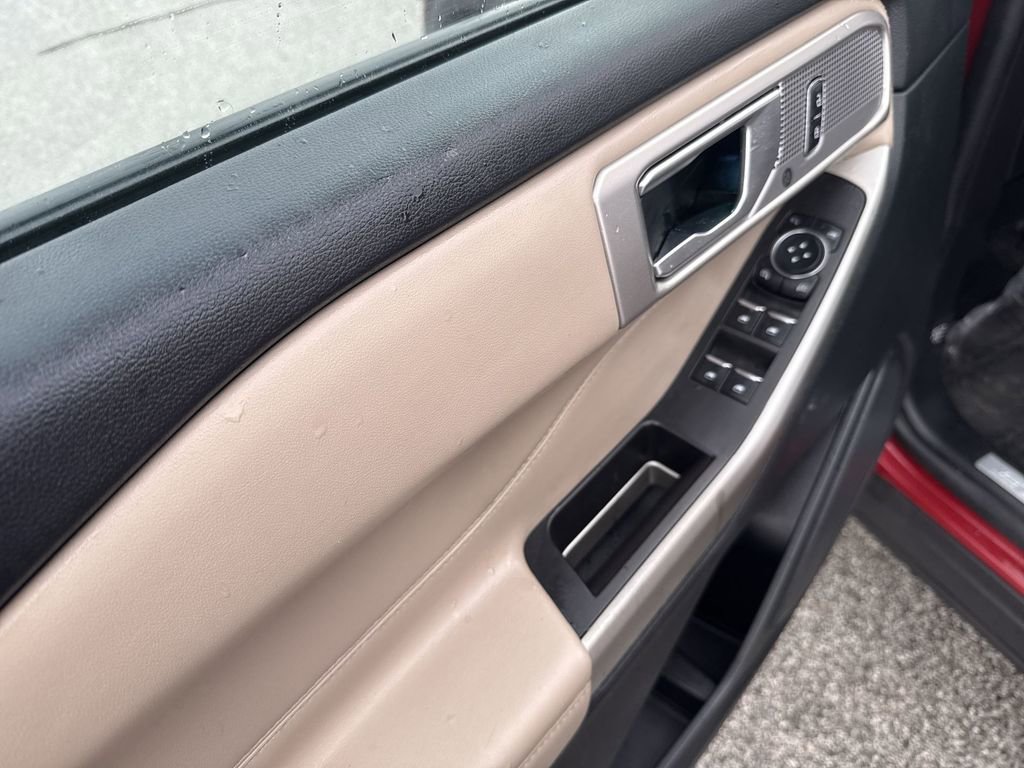 Used 2023 Ford Explorer Limited image 15